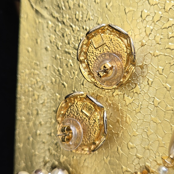 Pearls pearls and pearls earrings - Picture 5 of 10